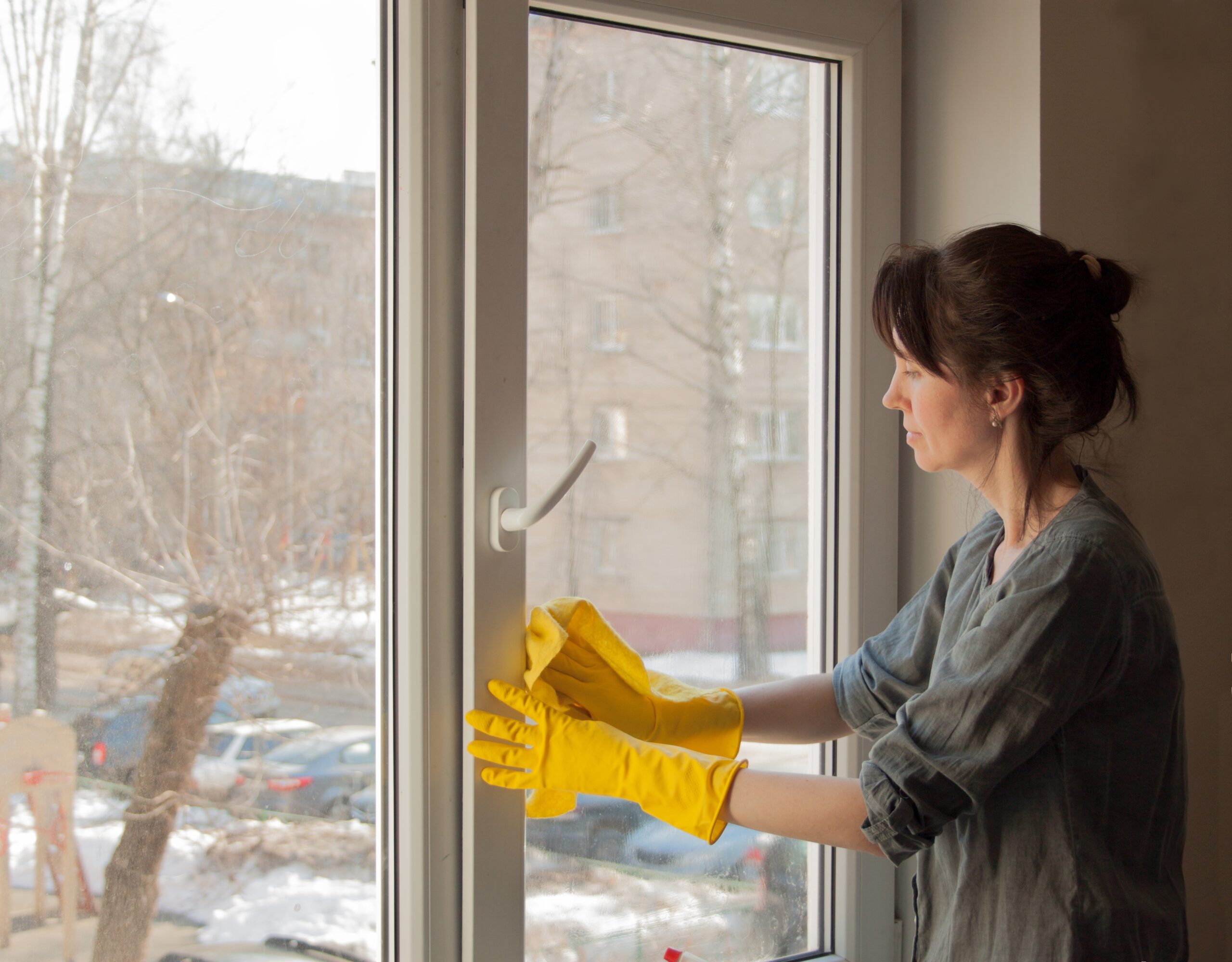 Do Screens Need to Be Cleaned Too? Absolutely—And Here's What You Should Know